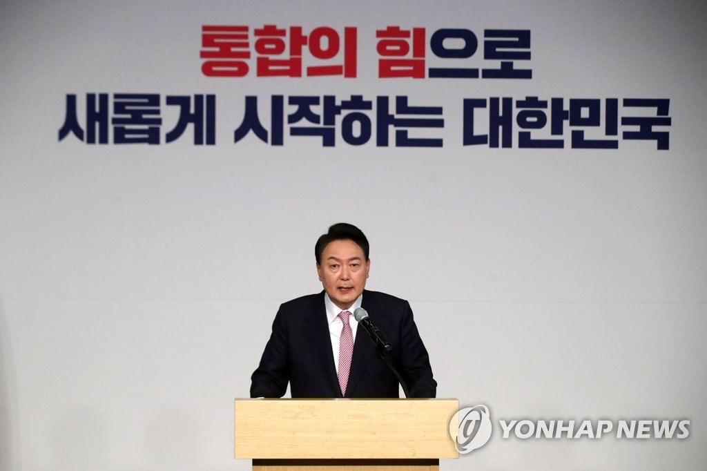 首场记者会，<a href=