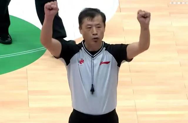 宏远输球祸不单行，篮协处罚再双标 FIBA重罚<a href=