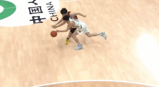 宏远输球祸不单行，篮协处罚再双标 FIBA重罚<a href=