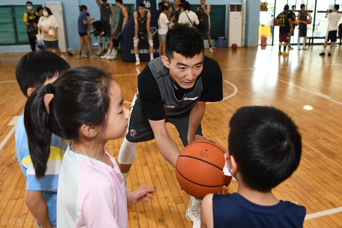 宏远输球祸不单行，篮协处罚再双标 FIBA重罚<a href=