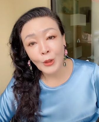 张兰懒理大S婚讯搞直播，提到孩子眼神躲闪，孙子孙女疑改<a href=