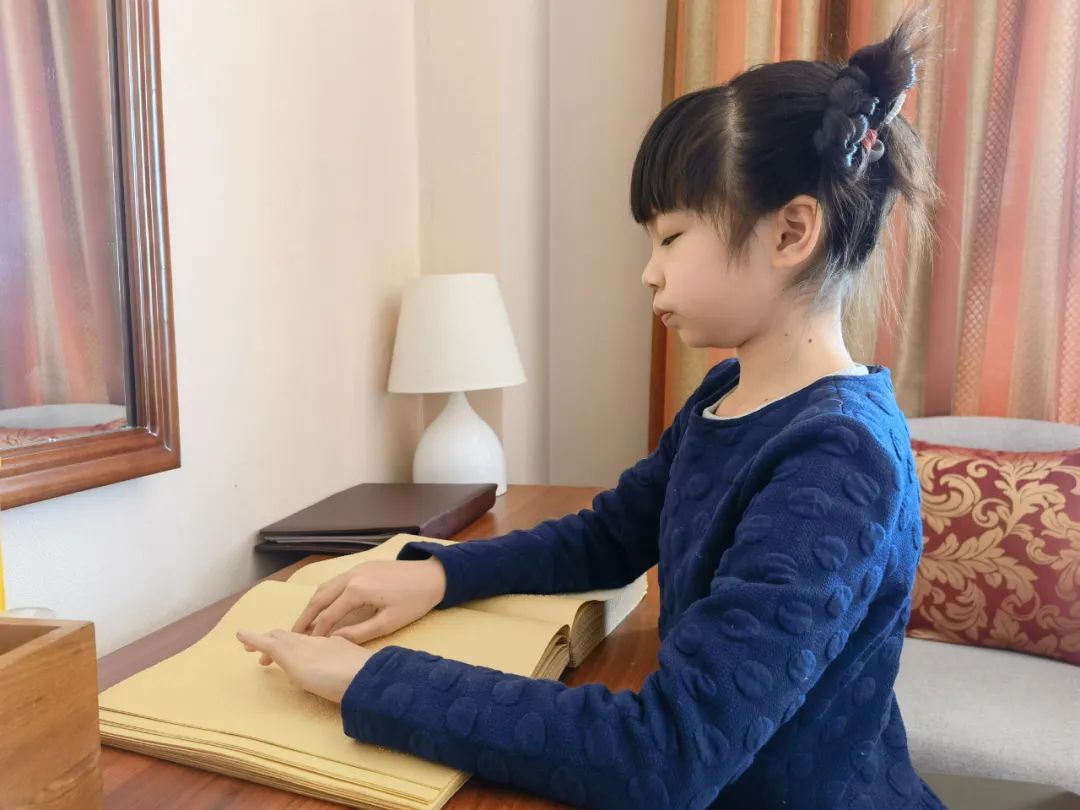 传递温暖与爱,北京盲校两学生冬残奥会开幕式展示“心中的会徽”休闲区蓝鸢梦想 - Www.slyday.coM 传递温暖与爱,北京盲校两学生冬残奥会开幕式展示“心中的会徽”休闲区蓝鸢梦想 - Www.slyday.coM