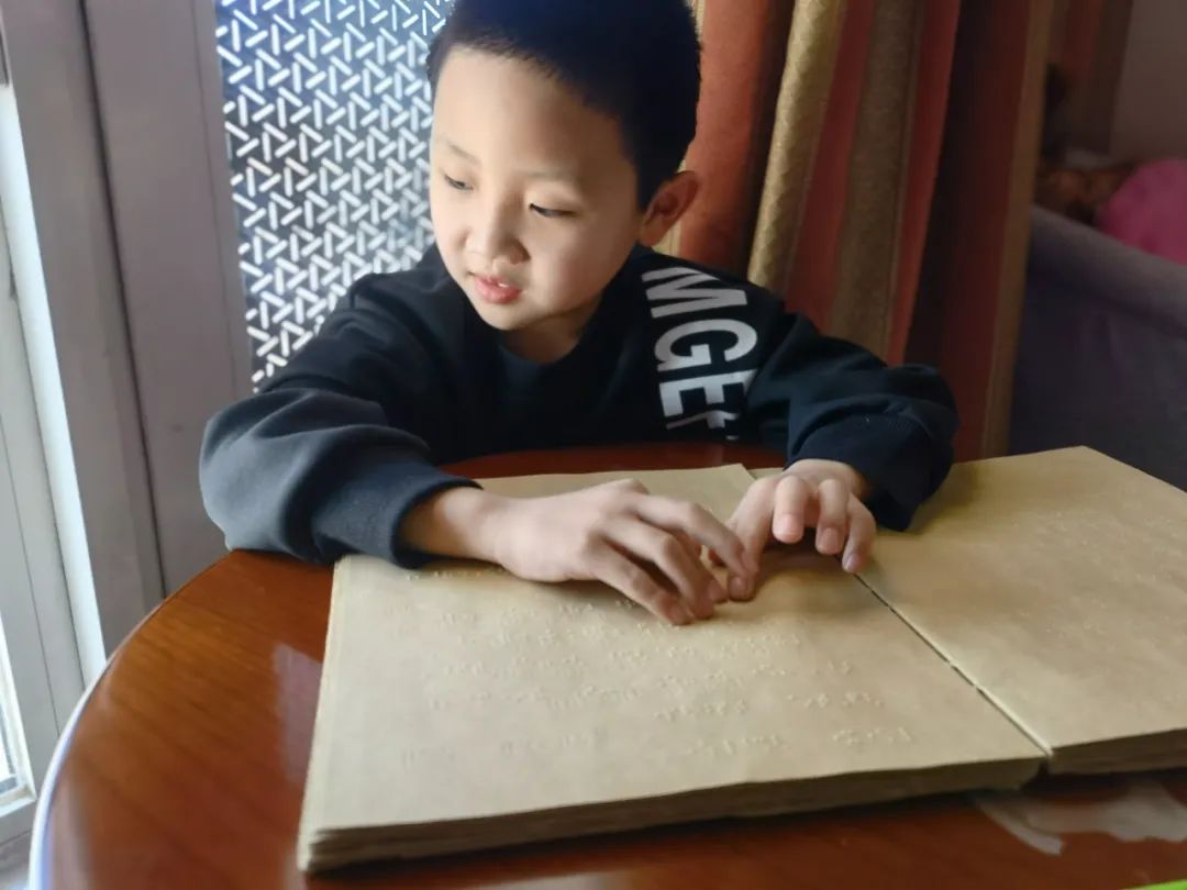 传递温暖与爱,北京盲校两学生冬残奥会开幕式展示“心中的会徽”休闲区蓝鸢梦想 - Www.slyday.coM 传递温暖与爱,北京盲校两学生冬残奥会开幕式展示“心中的会徽”休闲区蓝鸢梦想 - Www.slyday.coM