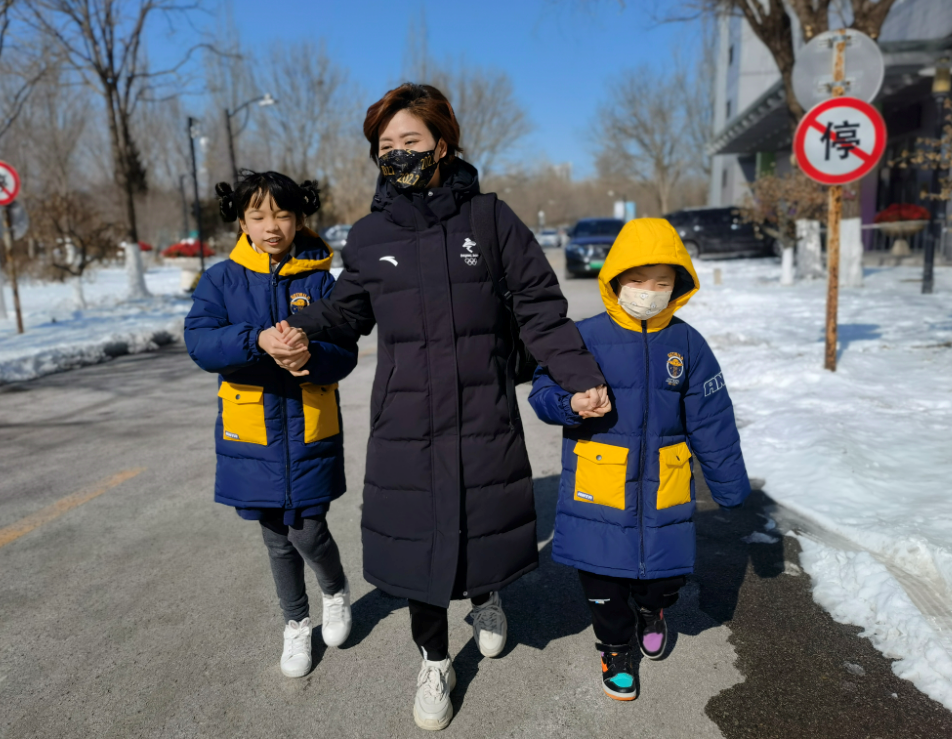 传递温暖与爱,北京盲校两学生冬残奥会开幕式展示“心中的会徽”休闲区蓝鸢梦想 - Www.slyday.coM 传递温暖与爱,北京盲校两学生冬残奥会开幕式展示“心中的会徽”休闲区蓝鸢梦想 - Www.slyday.coM