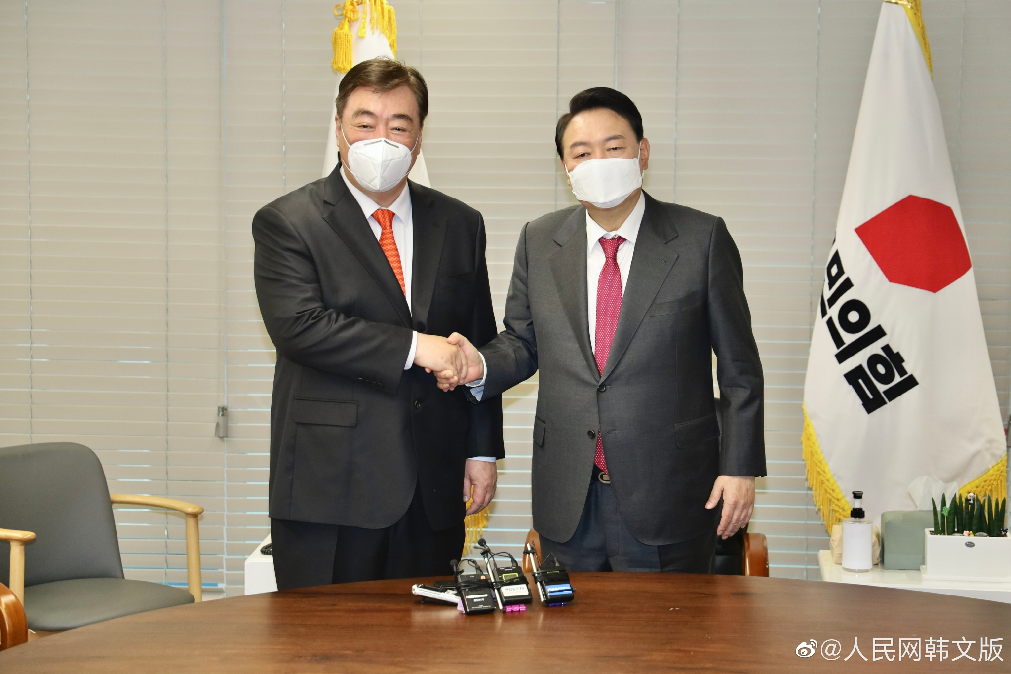 邢海明大使向<a href=