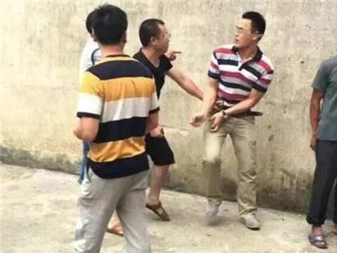 四川一男生多次表白被拒捅死17岁女同学，二审改判死缓