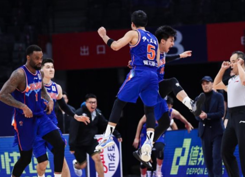 布克绝杀三分命中