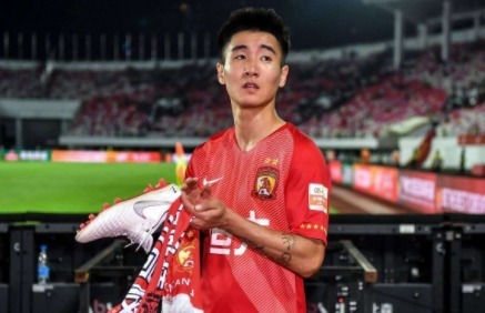 韦世豪没人要，为养娇妻+豪宅或赴<a href=