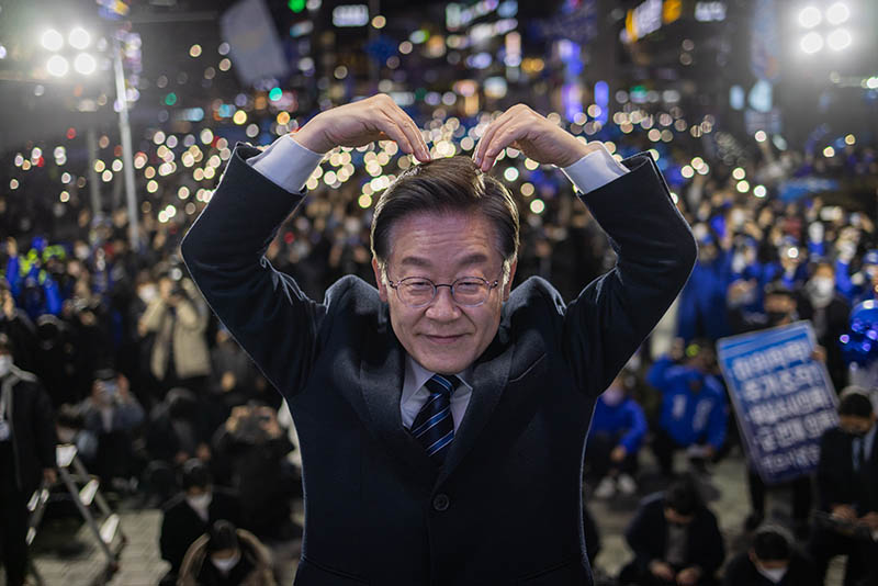 当地时间2022年3月7日,韩国大田,李在明现身竞选活动。人民视觉 图