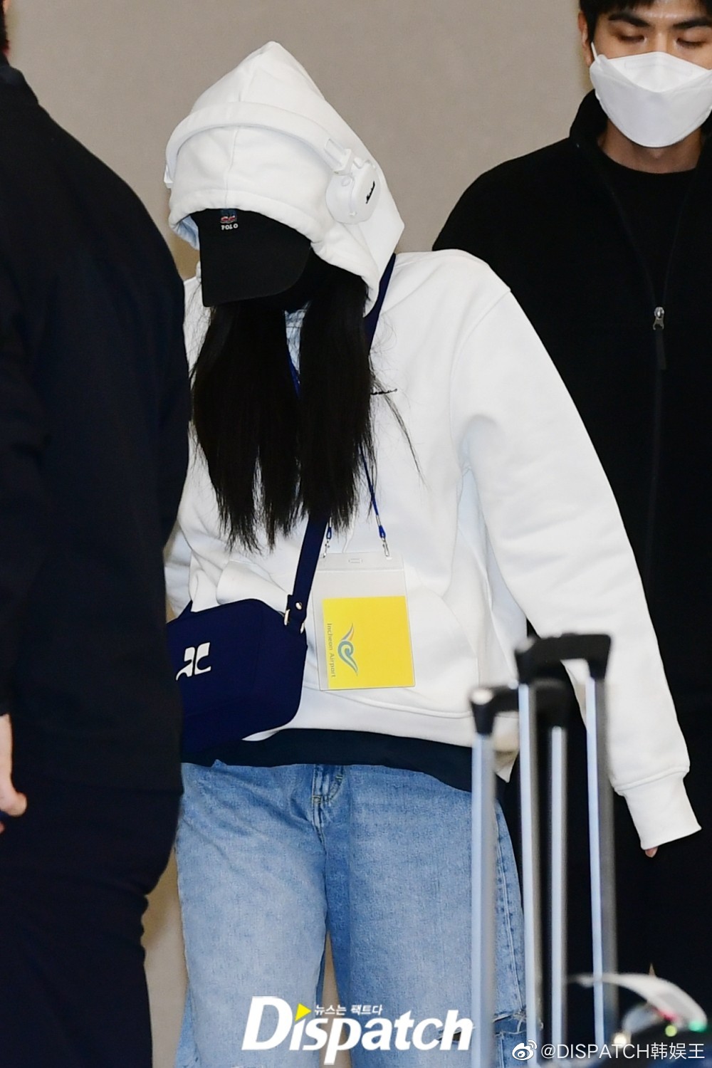 12日， 成员 结束海外日程，经仁川机场返回<a href=