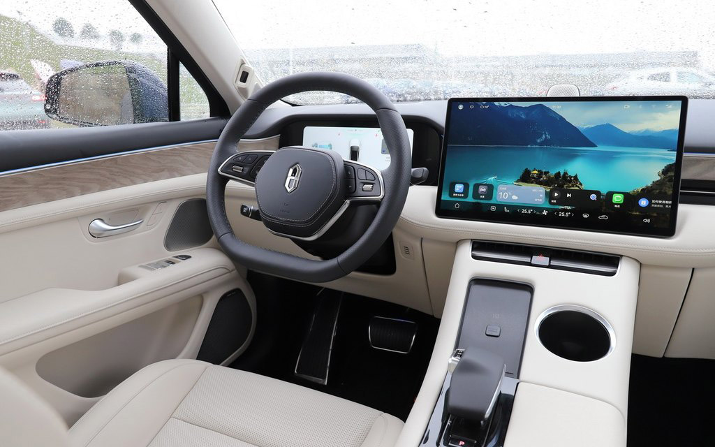 华为造车的高端化代表,高配超30万,会有人买吗?休闲区蓝鸢梦想 - Www.slyday.coM 华为造车的高端化代表,高配超30万,会有人买吗?休闲区蓝鸢梦想 - Www.slyday.coM