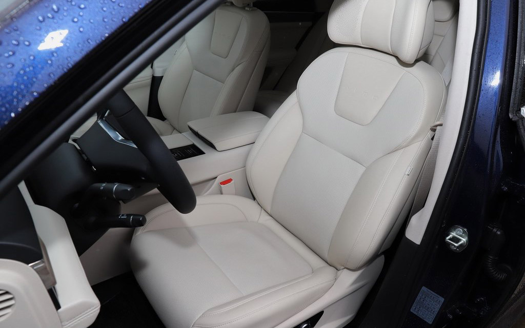 华为造车的高端化代表,高配超30万,会有人买吗?休闲区蓝鸢梦想 - Www.slyday.coM 华为造车的高端化代表,高配超30万,会有人买吗?休闲区蓝鸢梦想 - Www.slyday.coM