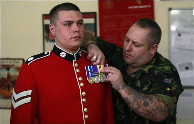 英国女王卫队士兵,赴乌作战!号称阿富汗老兵,却被俄军火力吓到休闲区蓝鸢梦想 - Www.slyday.coM 英国女王卫队士兵,赴乌作战!号称阿富汗老兵,却被俄军火力吓到休闲区蓝鸢梦想 - Www.slyday.coM