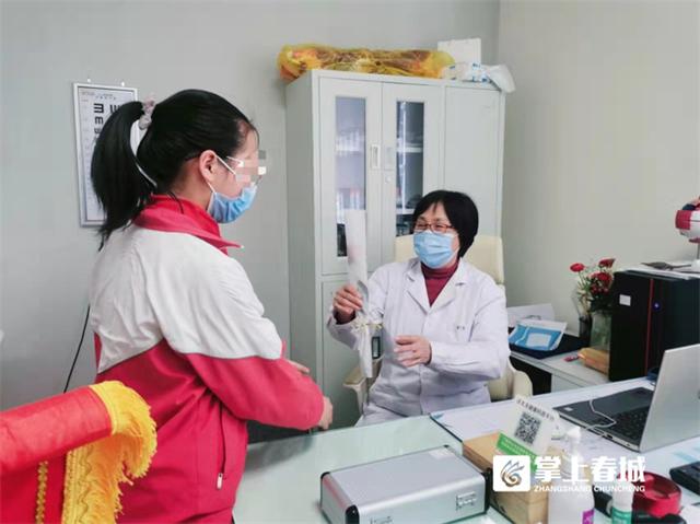 昆明爱尔眼科医院救治斜视困难儿童 家属感恩送锦旗休闲区蓝鸢梦想 - Www.slyday.coM 昆明爱尔眼科医院救治斜视困难儿童 家属感恩送锦旗休闲区蓝鸢梦想 - Www.slyday.coM