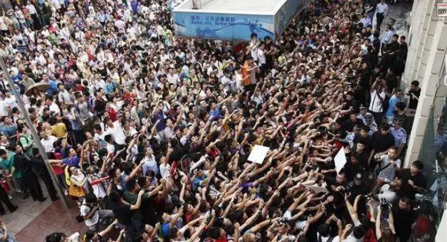 内地追星如此疯狂，而明星在<a href=