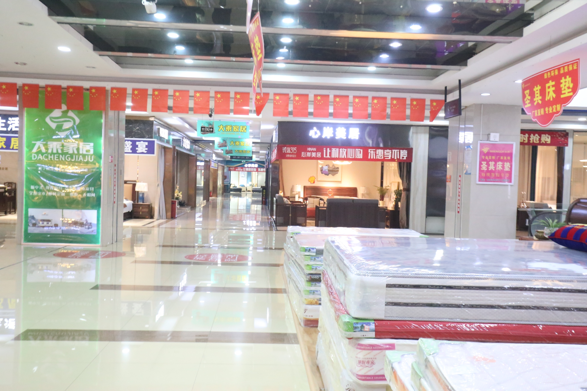 携手同行共创未来强强联合开拓创新跨越式发展