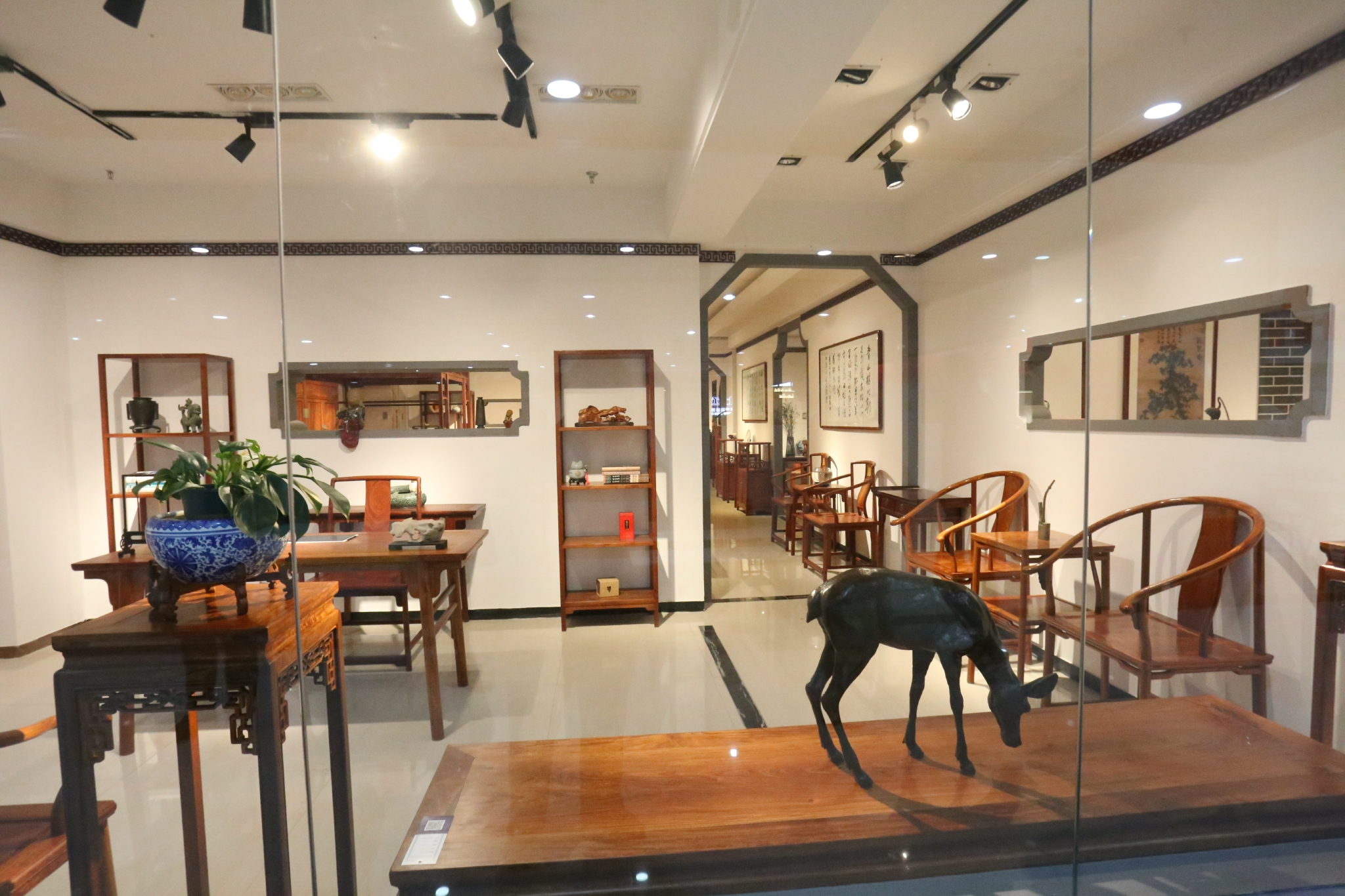 携手同行共创未来强强联合开拓创新跨越式发展