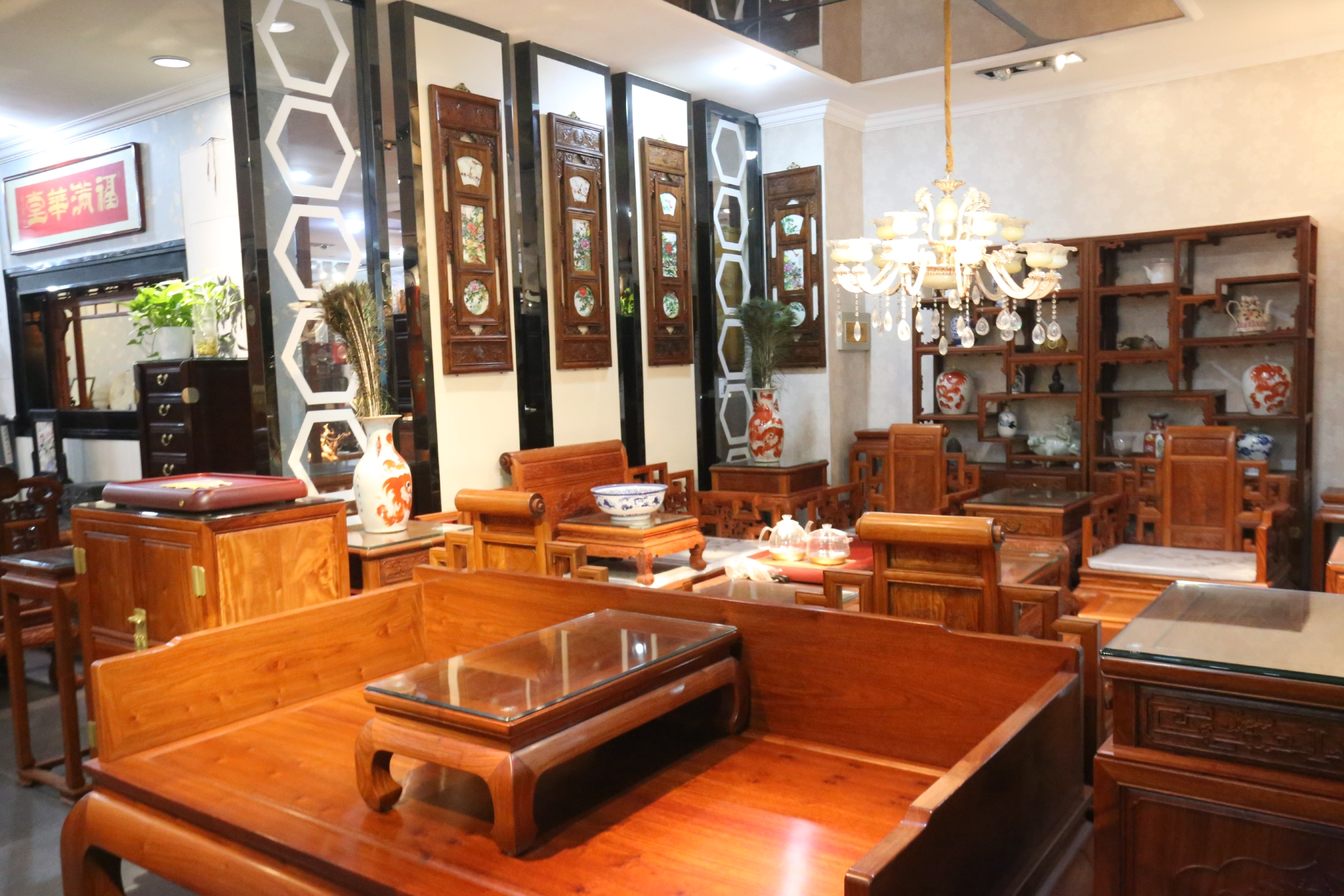 携手同行共创未来强强联合开拓创新跨越式发展