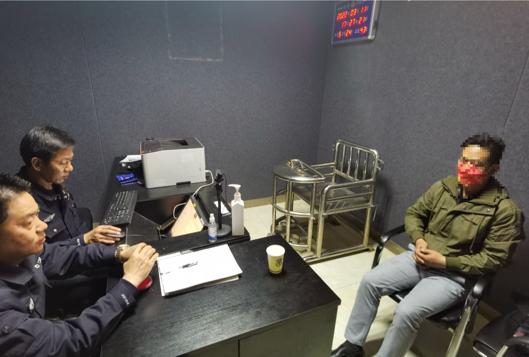 行拘20日!云南一男子拒不出示行程码还强闯地铁安检口…休闲区蓝鸢梦想 - Www.slyday.coM 行拘20日!云南一男子拒不出示行程码还强闯地铁安检口…休闲区蓝鸢梦想 - Www.slyday.coM