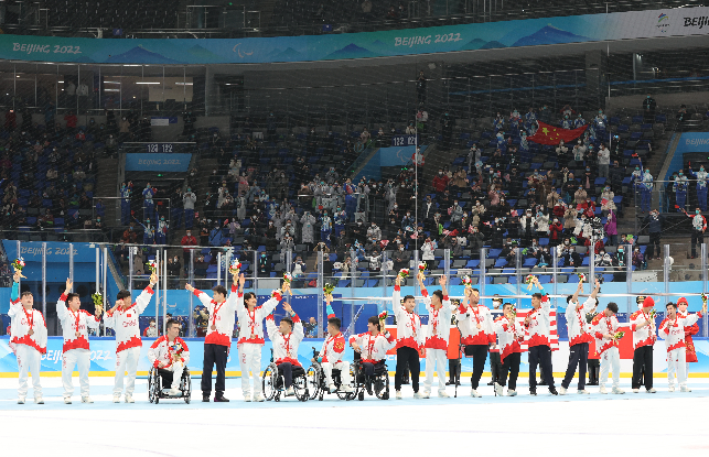 中国残奥冰球队登上领奖台,五星红旗在国家体育馆升起休闲区蓝鸢梦想 - Www.slyday.coM 中国残奥冰球队登上领奖台,五星红旗在国家体育馆升起休闲区蓝鸢梦想 - Www.slyday.coM