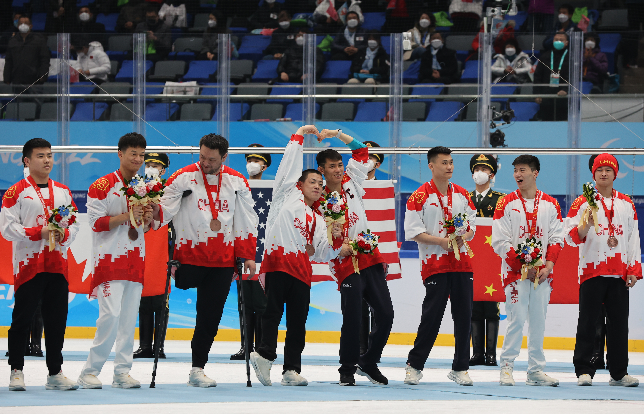 中国残奥冰球队登上领奖台,五星红旗在国家体育馆升起休闲区蓝鸢梦想 - Www.slyday.coM 中国残奥冰球队登上领奖台,五星红旗在国家体育馆升起休闲区蓝鸢梦想 - Www.slyday.coM