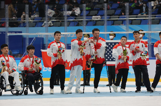 中国残奥冰球队登上领奖台,五星红旗在国家体育馆升起休闲区蓝鸢梦想 - Www.slyday.coM 中国残奥冰球队登上领奖台,五星红旗在国家体育馆升起休闲区蓝鸢梦想 - Www.slyday.coM