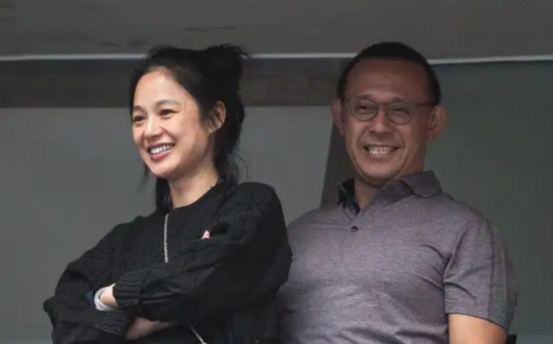 二婚娶娇妻的男星，李亚鹏娶小19岁女星，张纪中比妻子大31岁