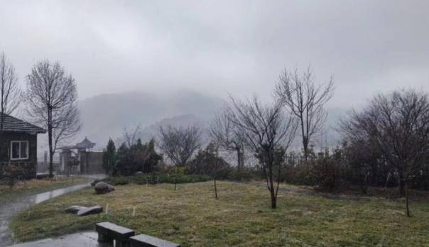 杭州下冰雹了?中午还30°呢休闲区蓝鸢梦想 - Www.slyday.coM 杭州下冰雹了?中午还30°呢休闲区蓝鸢梦想 - Www.slyday.coM