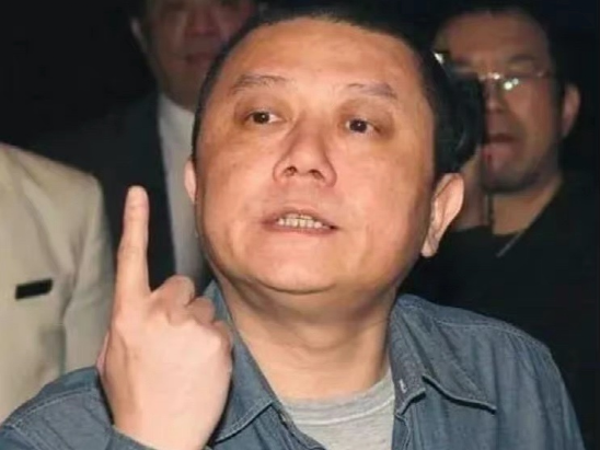 “抛妻弃女”，死后要把财产留给徐静蕾的王朔，65岁苍老像80岁