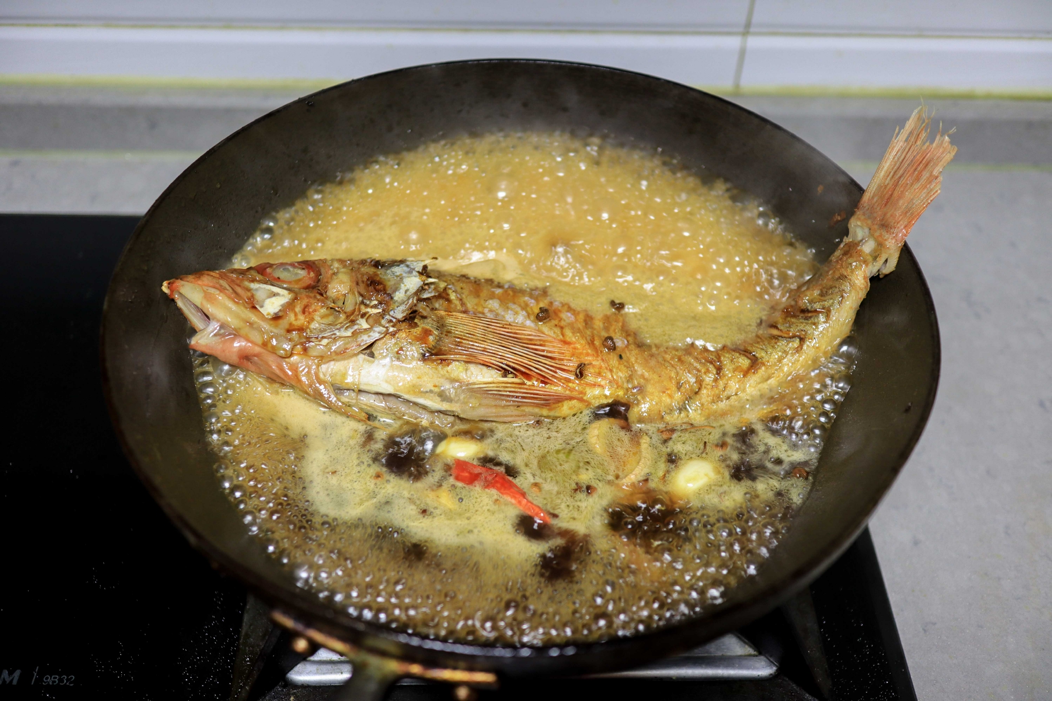 煎鱼炖鱼不破皮的妙招，学会了不再失手，红烧鱼又香又漂亮