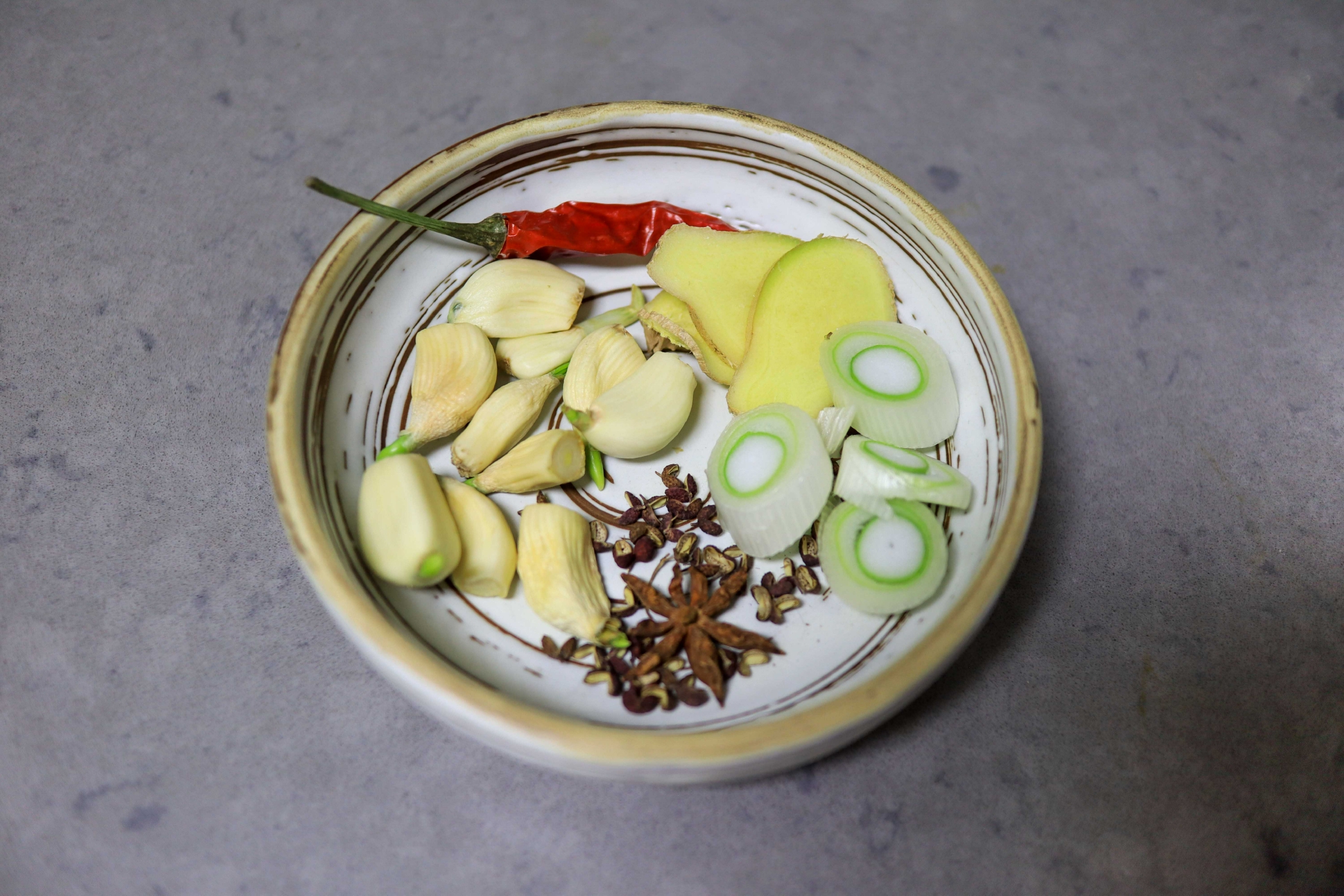 煎鱼炖鱼不破皮的妙招，学会了不再失手，红烧鱼又香又漂亮