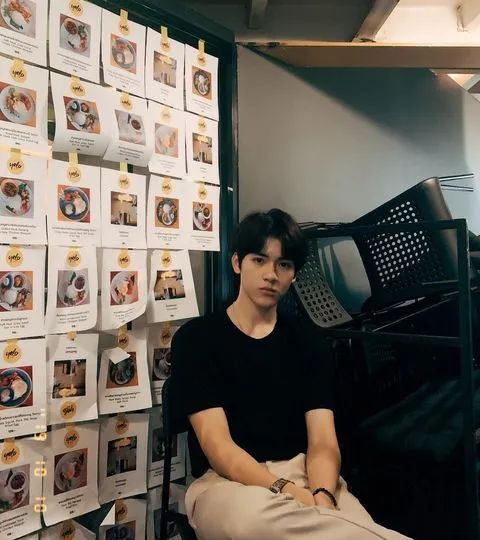 颜值太高，直接C位！泰国男孩在<a href=