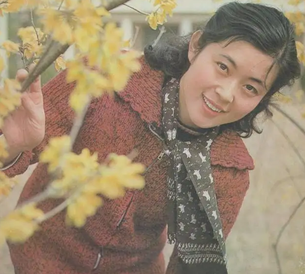 二婚娶娇妻的男星，李亚鹏娶小19岁女星，张纪中比妻子大31岁