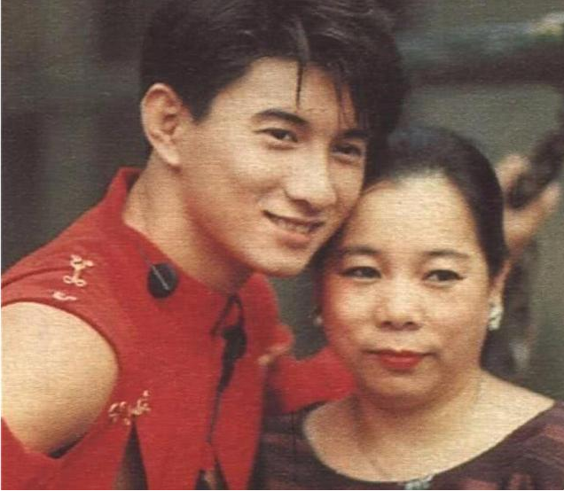 二婚娶娇妻的男星，李亚鹏娶小19岁女星，张纪中比妻子大31岁