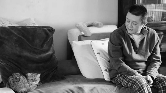 “抛妻弃女”，死后要把财产留给徐静蕾的王朔，65岁苍老像80岁