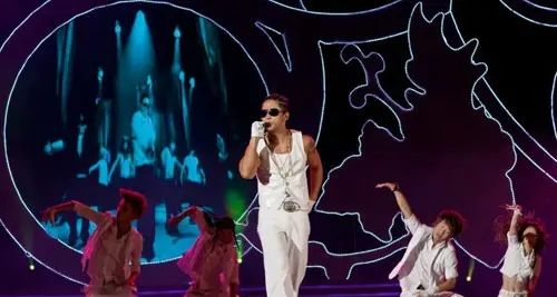 45岁刘承俊近况曝光，西装革履参加婚礼，被迫离开<a href=