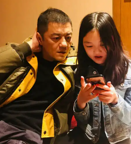 家庭关系复杂的5位星二代，李嫣三姊妹2个爸，汪峰3个女儿3个妈