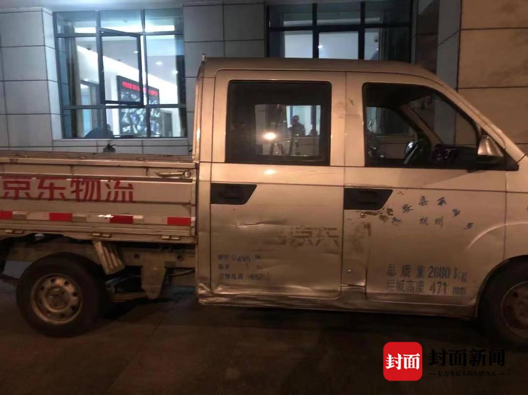 快递小哥倒车撞人致死“自导自演”救人戏 死者家属向快递公司及涉案人员索赔1092万元休闲区蓝鸢梦想 - Www.slyday.coM 快递小哥倒车撞人致死“自导自演”救人戏 死者家属向快递公司及涉案人员索赔1092万元休闲区蓝鸢梦想 - Www.slyday.coM