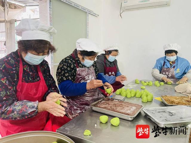 小龙虾、燕窝都成了青团馅料,这个春天青团打出了“盲盒牌”休闲区蓝鸢梦想 - Www.slyday.coM 小龙虾、燕窝都成了青团馅料,这个春天青团打出了“盲盒牌”休闲区蓝鸢梦想 - Www.slyday.coM