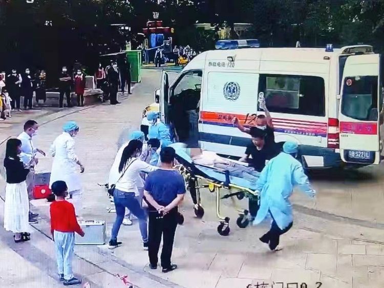 疫情之下,生命至上,坪山区人民医院成功抢救一名突发呼吸心跳骤停患者休闲区蓝鸢梦想 - Www.slyday.coM 疫情之下,生命至上,坪山区人民医院成功抢救一名突发呼吸心跳骤停患者休闲区蓝鸢梦想 - Www.slyday.coM