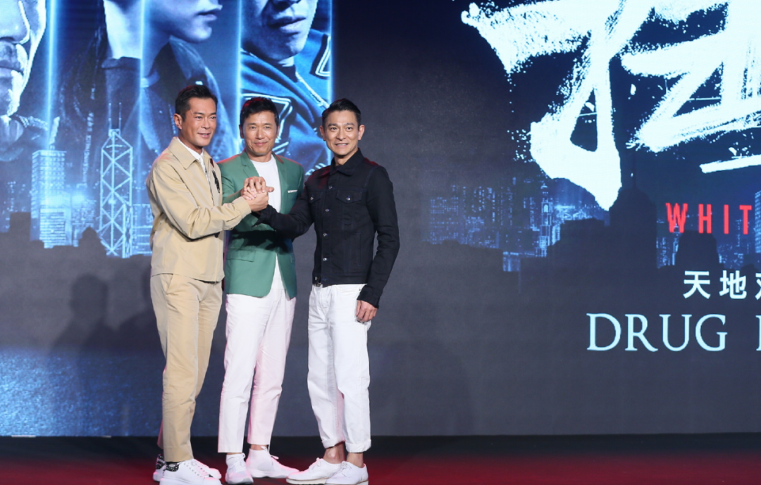 人到老年满身肌肉，66岁张丰毅、67岁吕良伟都是“男星之光”