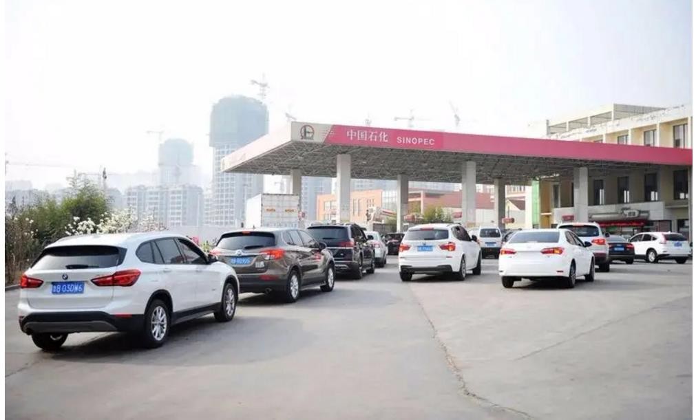 再过2天,油价又要涨!92号汽油直逼“9元大关”,1升油上调7毛7休闲区蓝鸢梦想 - Www.slyday.coM 再过2天,油价又要涨!92号汽油直逼“9元大关”,1升油上调7毛7休闲区蓝鸢梦想 - Www.slyday.coM