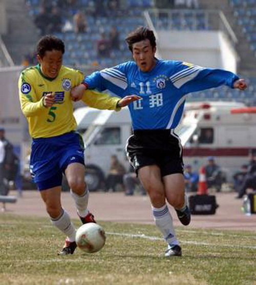 大连足球史上今天：2003年亚冠某球员梅开二度！实德3-1逆转城南