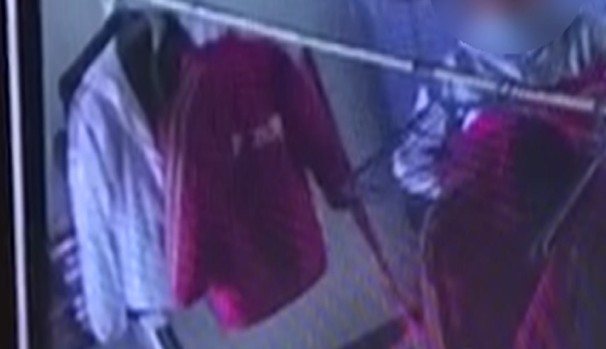 游客将手机遗落在景区,员工一听查监控慌了,接下来的操作让人……休闲区蓝鸢梦想 - Www.slyday.coM 游客将手机遗落在景区,员工一听查监控慌了,接下来的操作让人……休闲区蓝鸢梦想 - Www.slyday.coM