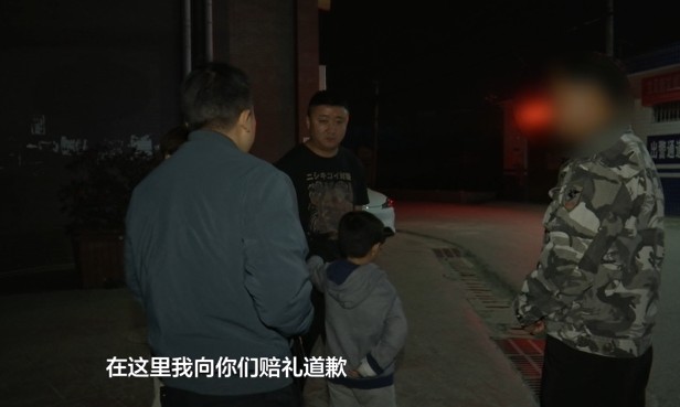 游客将手机遗落在景区,员工一听查监控慌了,接下来的操作让人……休闲区蓝鸢梦想 - Www.slyday.coM 游客将手机遗落在景区,员工一听查监控慌了,接下来的操作让人……休闲区蓝鸢梦想 - Www.slyday.coM