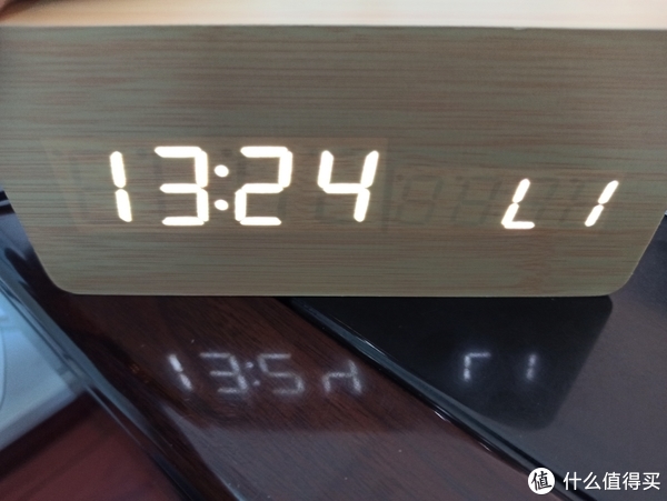 新季节新摆件,对着它说了很多中文关键词,差点让我误会有语音控制功能的值得买木纹时间显示器。休闲区蓝鸢梦想 - Www.slyday.coM 新季节新摆件,对着它说了很多中文关键词,差点让我误会有语音控制功能的值得买木纹时间显示器。休闲区蓝鸢梦想 - Www.slyday.coM