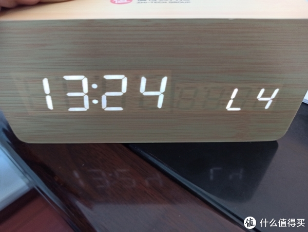 新季节新摆件,对着它说了很多中文关键词,差点让我误会有语音控制功能的值得买木纹时间显示器。休闲区蓝鸢梦想 - Www.slyday.coM 新季节新摆件,对着它说了很多中文关键词,差点让我误会有语音控制功能的值得买木纹时间显示器。休闲区蓝鸢梦想 - Www.slyday.coM