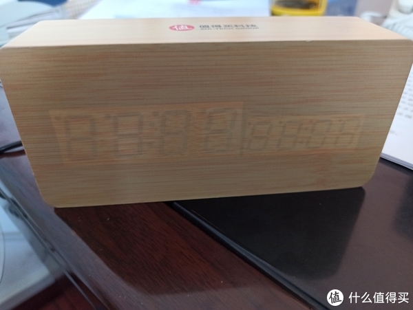 新季节新摆件,对着它说了很多中文关键词,差点让我误会有语音控制功能的值得买木纹时间显示器。休闲区蓝鸢梦想 - Www.slyday.coM 新季节新摆件,对着它说了很多中文关键词,差点让我误会有语音控制功能的值得买木纹时间显示器。休闲区蓝鸢梦想 - Www.slyday.coM