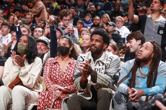 杜兰特强吃富尼耶，用法语嘲讽：太小了！网友：阿杜痛失<a href=