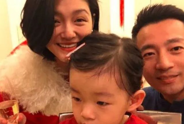 汪小菲母亲回应“孩子抚养权”、“是否随大S去<a href=